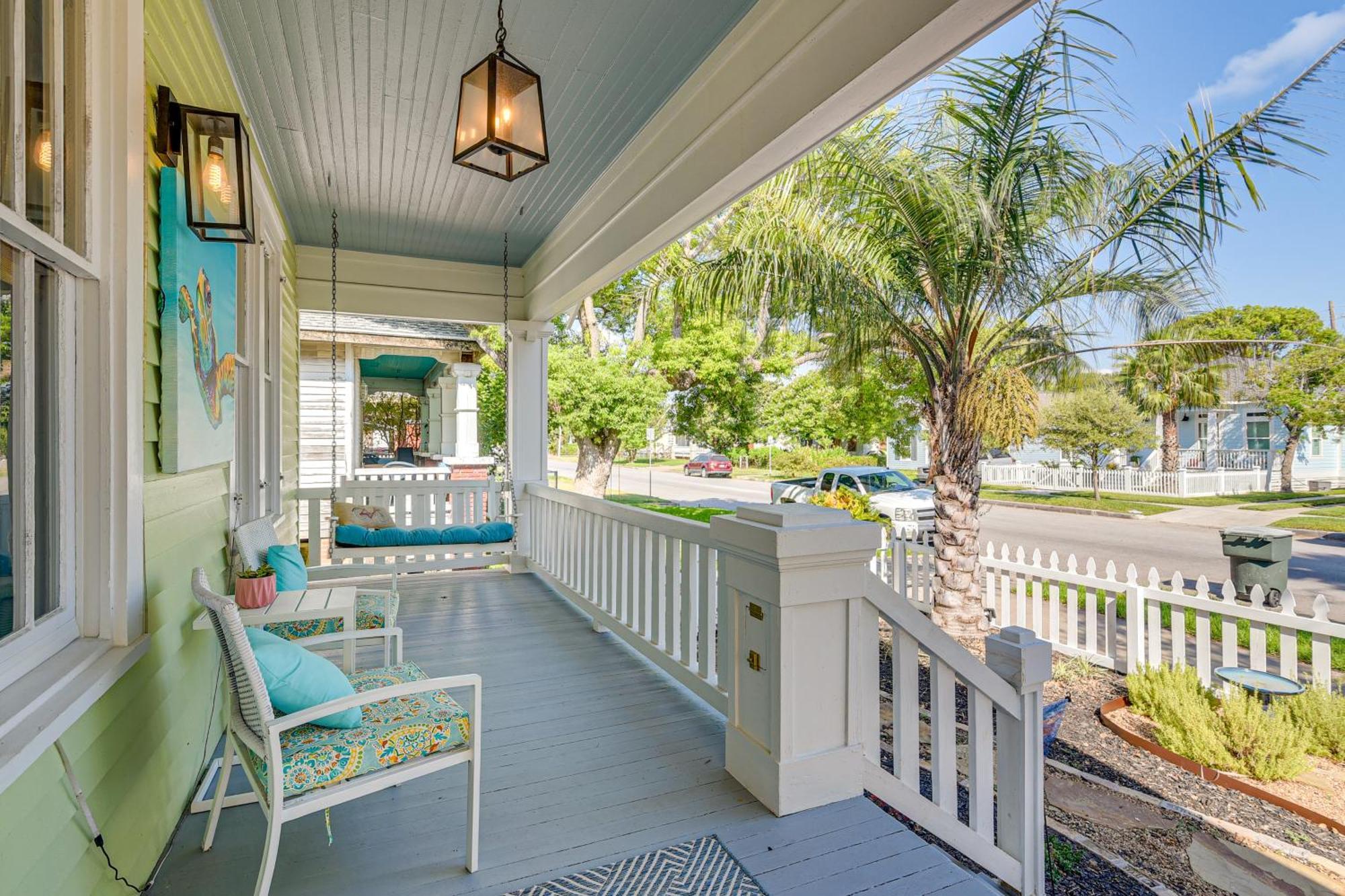 Walk To Galveston Beach Texas Home With Fenced Yard Zewnętrze zdjęcie