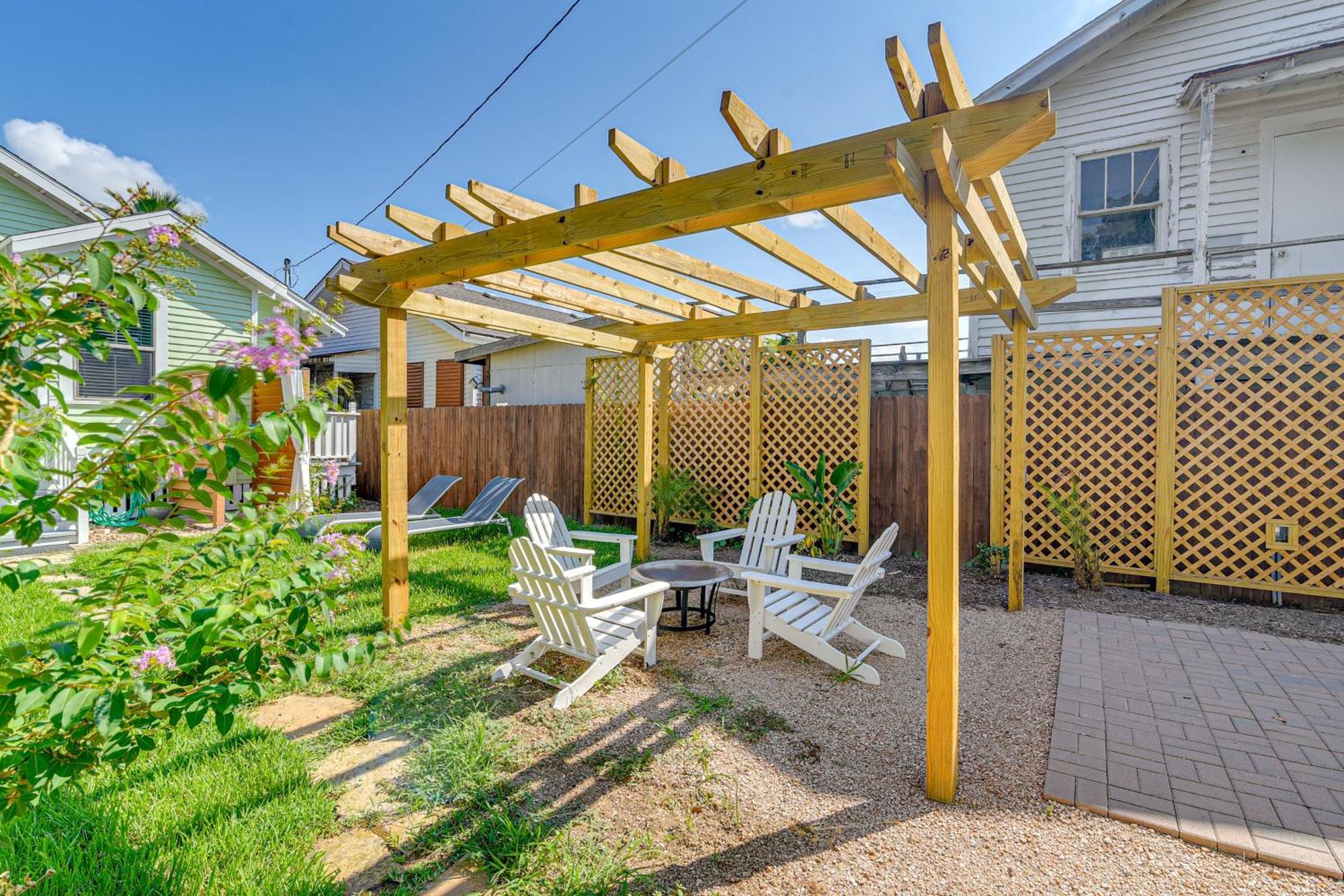 Walk To Galveston Beach Texas Home With Fenced Yard Zewnętrze zdjęcie