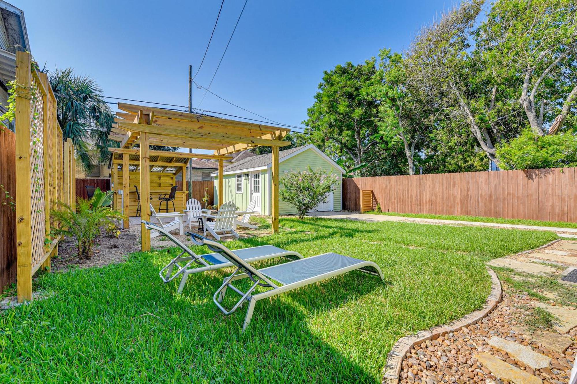 Walk To Galveston Beach Texas Home With Fenced Yard Zewnętrze zdjęcie