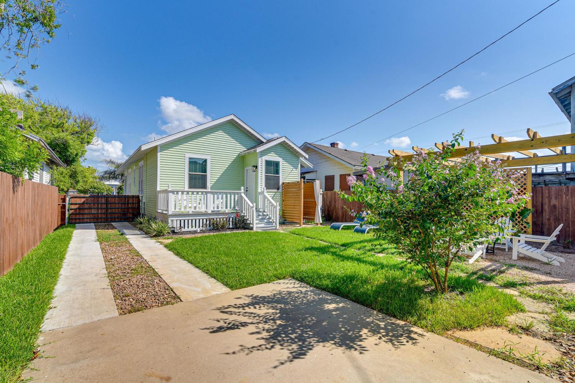 Walk To Galveston Beach Texas Home With Fenced Yard Zewnętrze zdjęcie
