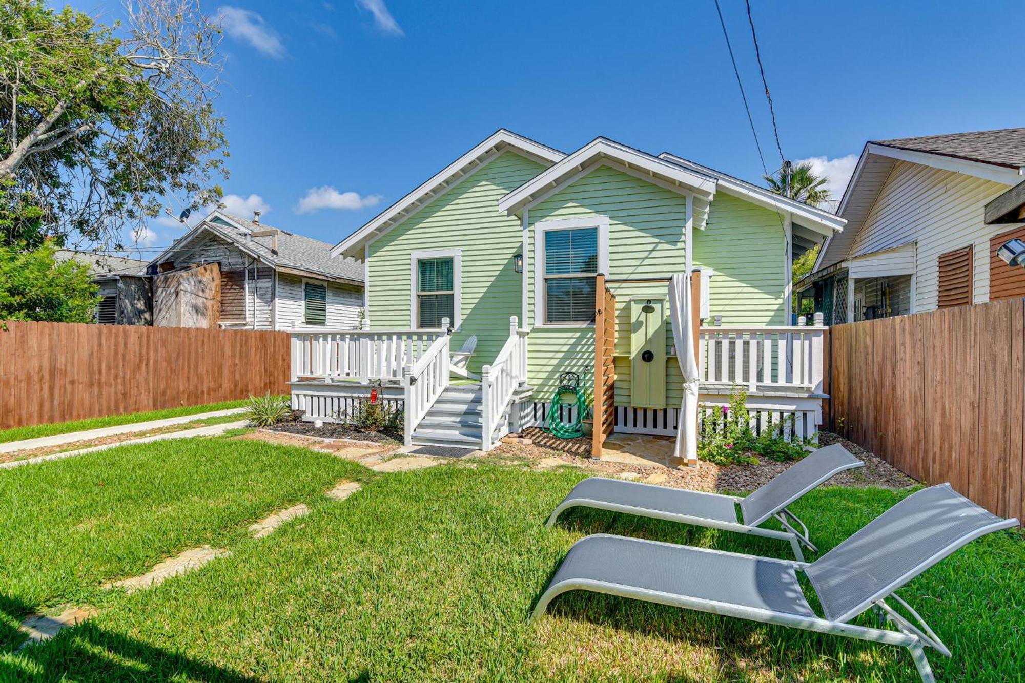 Walk To Galveston Beach Texas Home With Fenced Yard Zewnętrze zdjęcie